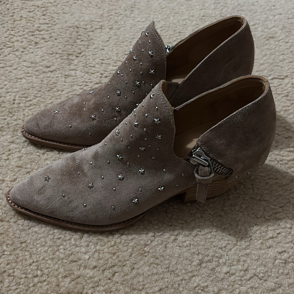 Sigerson Morrison Tan New Avola Haile Star Studded Pointed Toe Suede Bootie - Picture 2 of 5